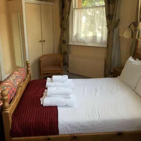 Railway Hotel 法弗舍姆 外观 照片