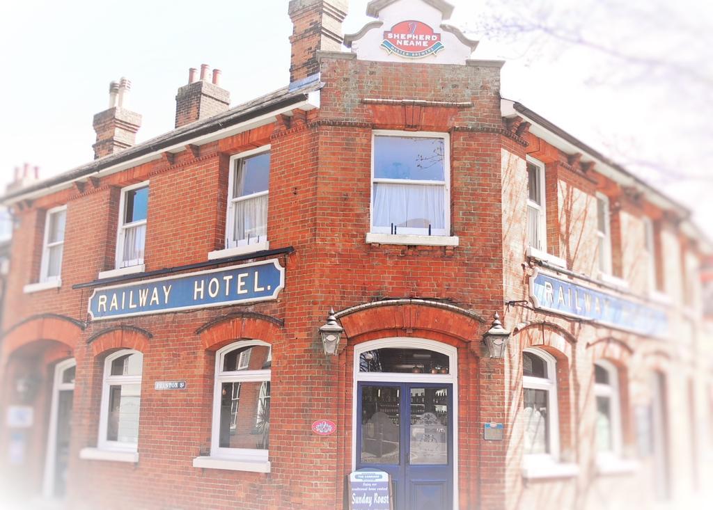 Railway Hotel 法弗舍姆 外观 照片