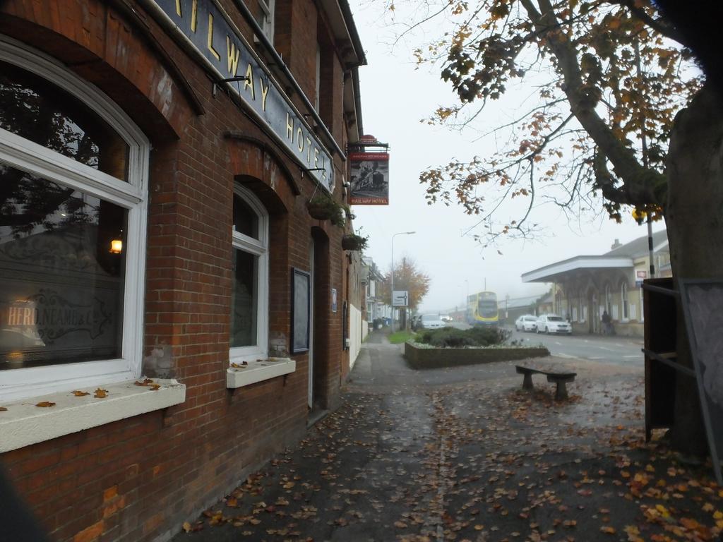 Railway Hotel 法弗舍姆 外观 照片