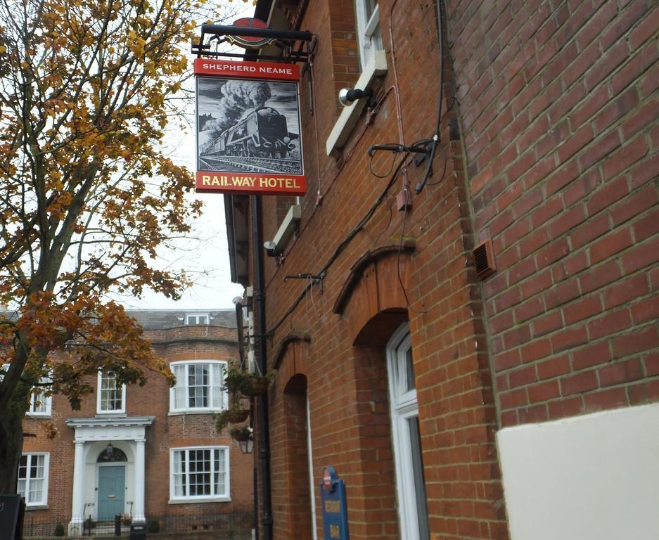 Railway Hotel 法弗舍姆 外观 照片