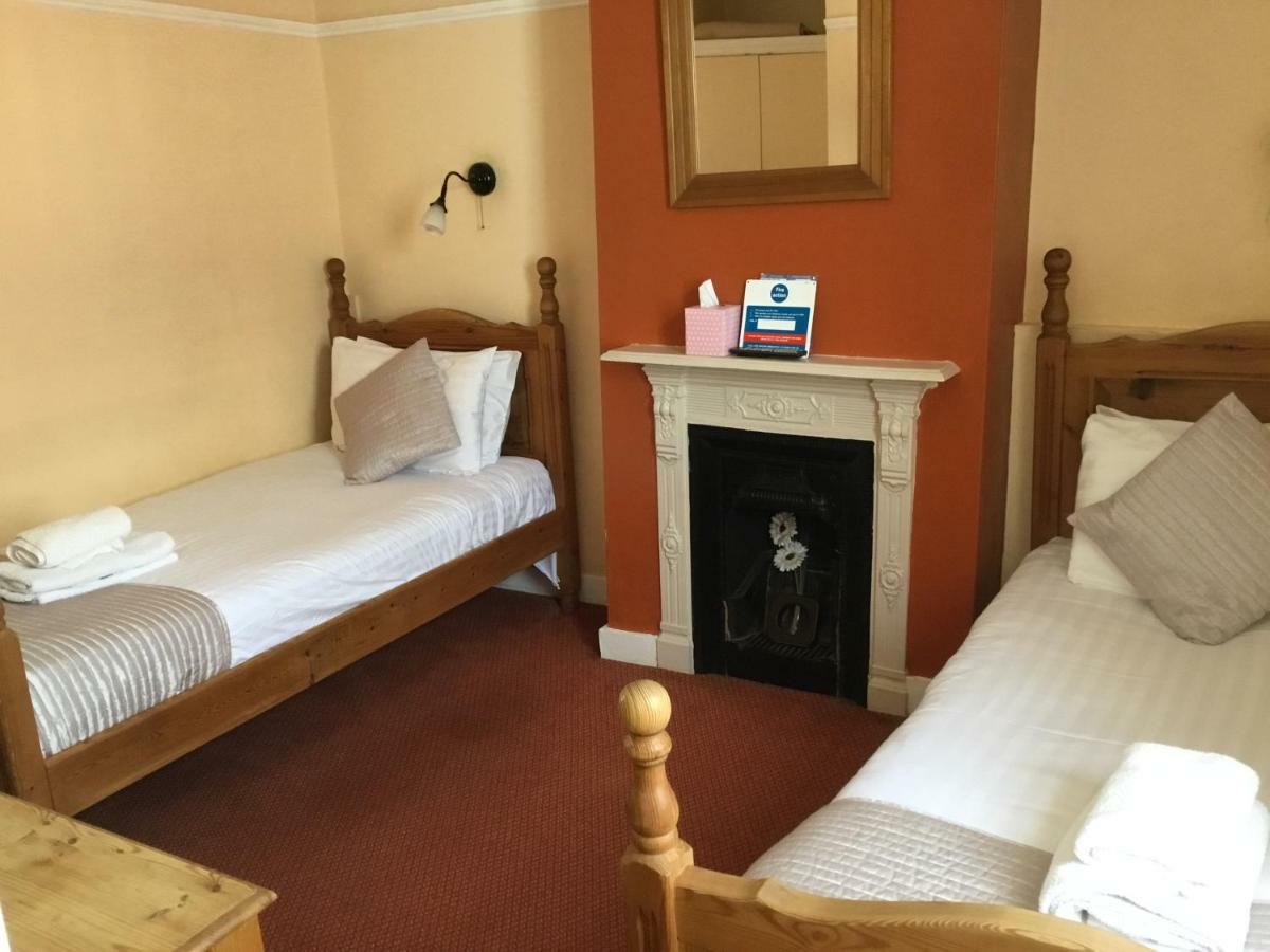 Railway Hotel 法弗舍姆 外观 照片