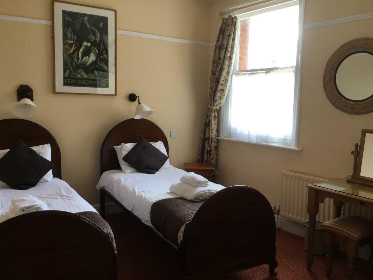 Railway Hotel 法弗舍姆 外观 照片