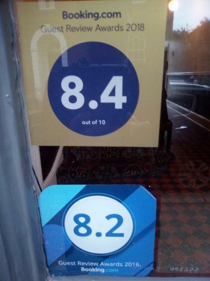 Railway Hotel 法弗舍姆 外观 照片