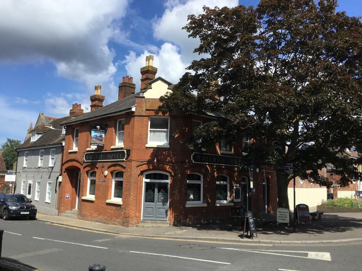 Railway Hotel 法弗舍姆 外观 照片